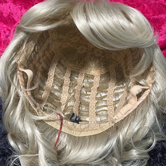 Champagne blonde curly wig - Picture 6 of 7